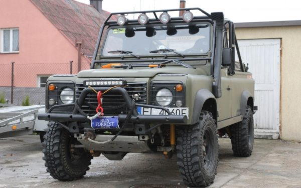 Land Rover Defender + Zewnętrzna Klatka Bezpieczeństwa