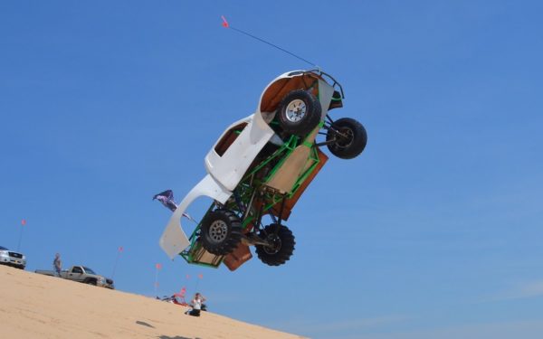 Spektakularny Skok Buggy Na Wydmach