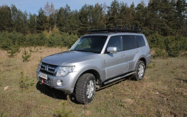 Mitsubishi Pajero V80