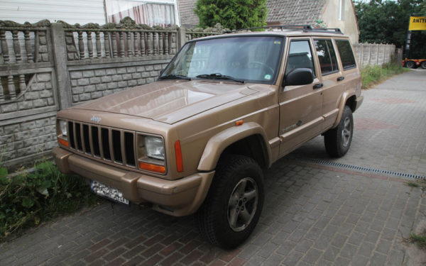 Jeep Cherokee Xj Podniesiony O 2 Cale